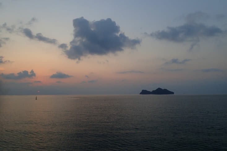 On a même le droit à un beau coucher du soleil depuis le bateau ?.