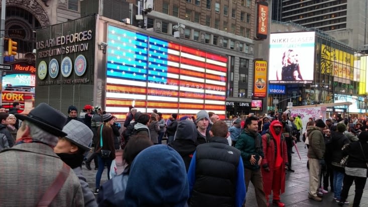 Retour par Times Square où l'armée recrute sur place.