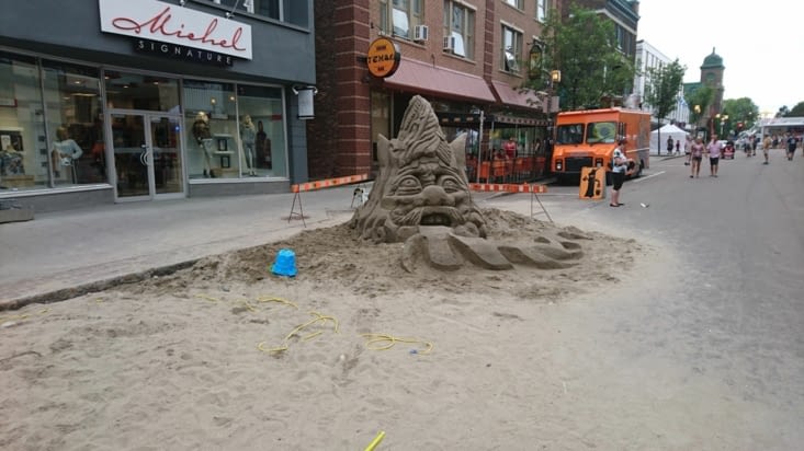 Sculpture dans le sable