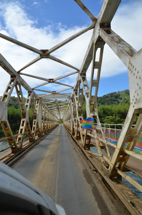Pont de Ponérihouen sur la côte Est