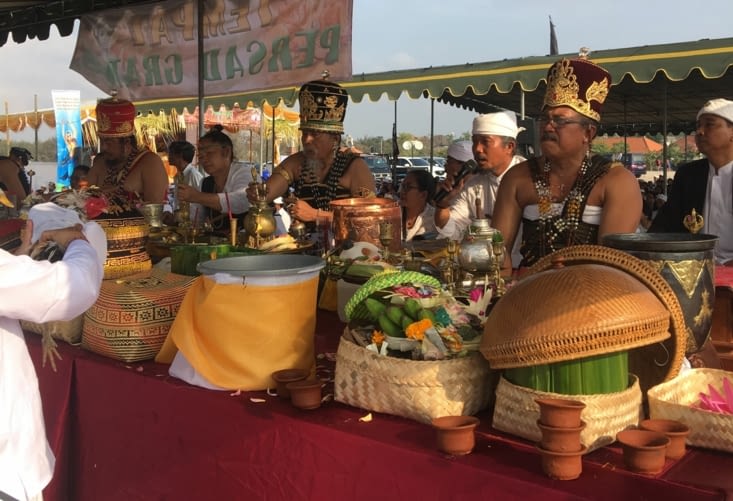 Cérémonie Hindou à Sanur :  Happy Banyu Pinaruh