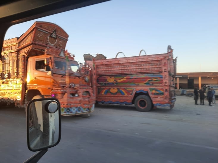 Les camions et le Pakistan … tour une histoire !