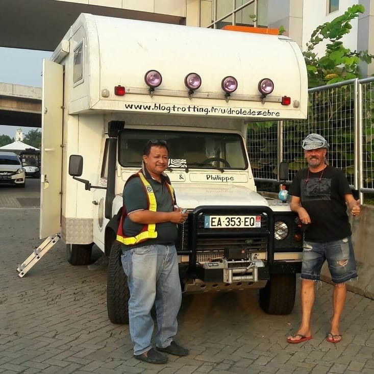 Notre Camper au port de Jakarta avec Denis