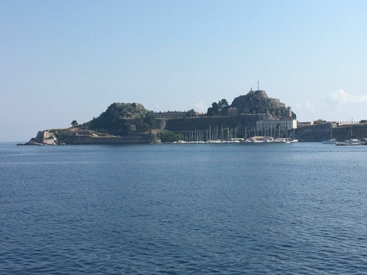 Dernière vue (du ferry) de la ville de Kerkyra (Corfou en Grec)