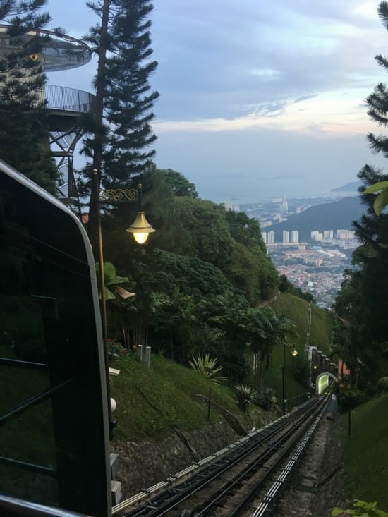 Ballade à Penang Hill en petit train “express”