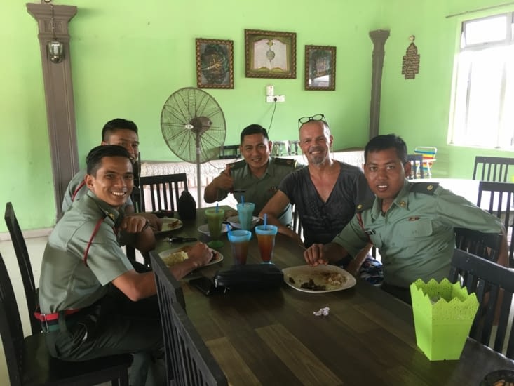 Je me suis fait interpeller par les militaires ... ouf ! C’etait pour une photo !