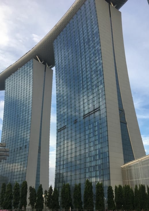 2500 chambres ... on peut rentrer trois A380 rien que sur la partie du bateau suspendu !