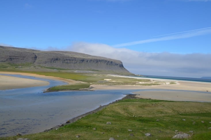 Nous nous apprêtons à changer de paysage : des plages on va passer à la montagne en coupant à l'interieur des terres pour rejoindre Latrabjarg.