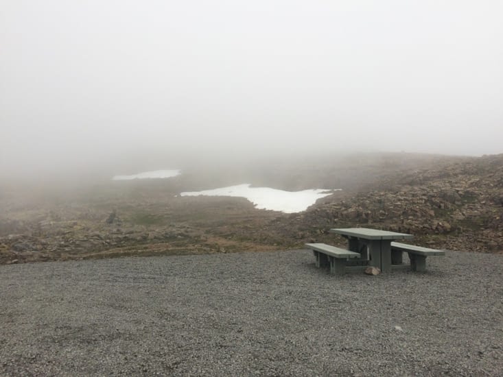 Brouillard en haut des cols, soleil sur les plages... On a bien fait de ne pas faire le pic-nic ici !