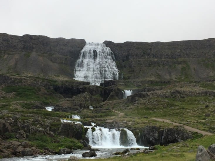 On admire ses 6 petites soeurs le long de la grimpette qui mène au pied de la géante