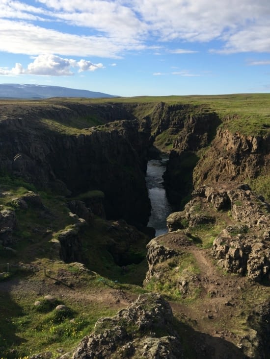 Encore merci aux blogs pour nous avoir conseillé ce canyon méconnu ! Son petit nom c'est Kolugljufur (c'est la troll Kola qui en est à l'origine, encore pour une sombre histoire...!)