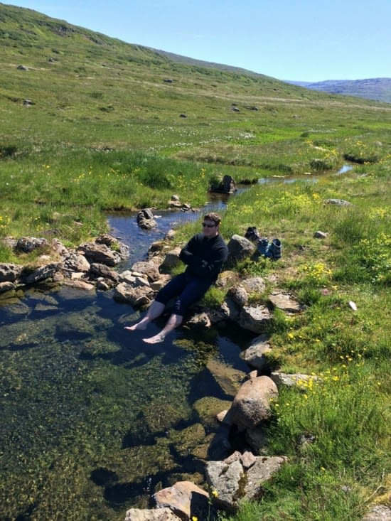Un bain chaud oublié de tous les guides touristiques (merci les blogs !) et donc désert ! L'eau est trop chaude donc à défaut d'y plonger en entier on y trempe que les pieds !