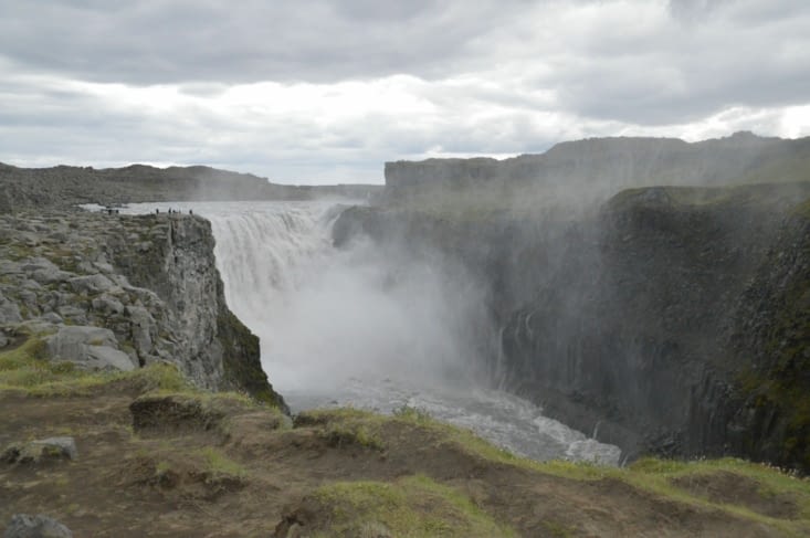 On a pas su s'il s'était mis à pleuvoir alors que nous l'admirions ou s'il s'agissait juste des embruns, mais nous avons reçu des grosses gouttes sur le bout du nez !