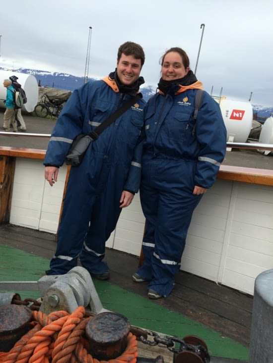 On nous a répété plusieurs fois que la mer était TRÈS agitée, avec un petit air désolé et une petite blagounette "On espère que vous êtes prêts pour l'aventure"... Adieu...