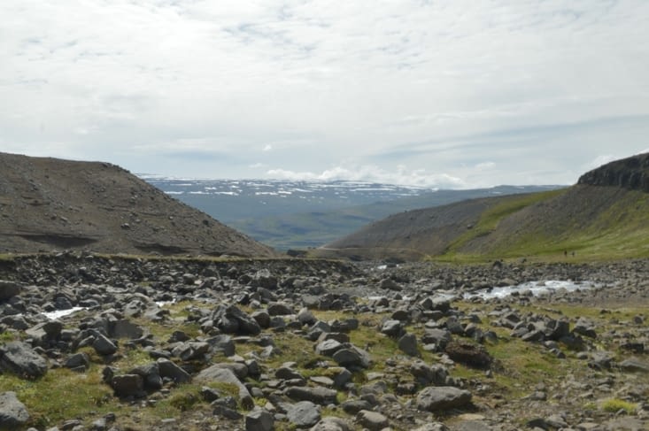 La question sans réponse de la matineé : est ce qu'il y a souvent un tel débit que le petit torrent envahi toute cette partie pleine des mêmes rochers que dans son lit ??