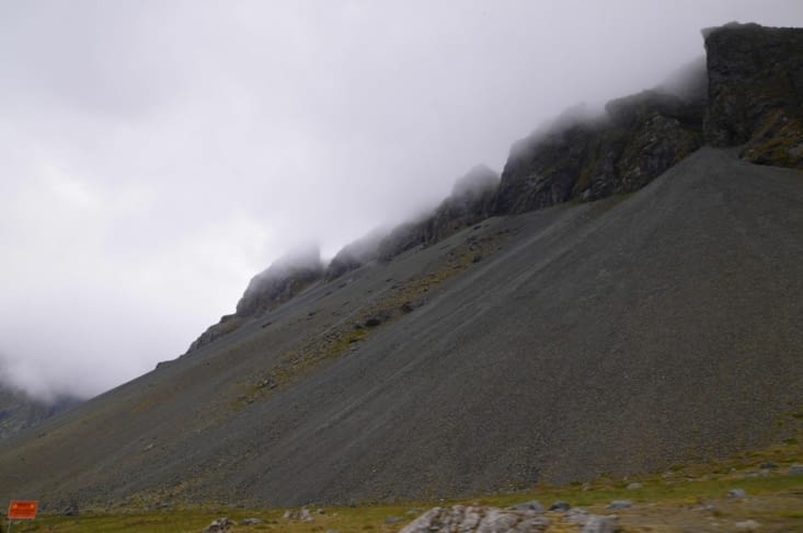 Le panneau "attention danger" en bas pour l'échelle !