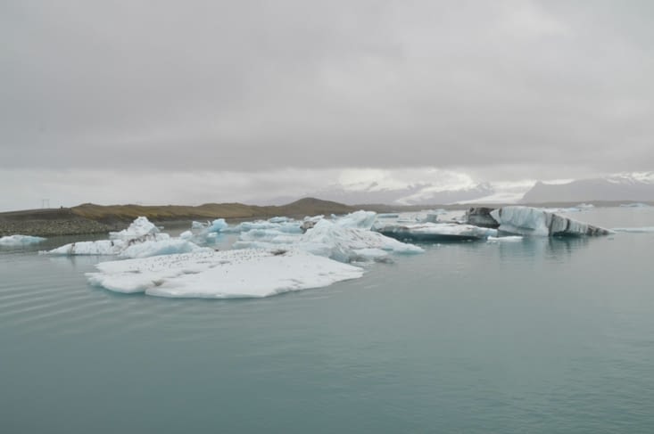 On dirait que le lac est là depuis un millénaire mais il s'est créé... entre 1934 et 1935 !! Une langue glacière qui se retire à cause de la fonte et hop, un super lac proglaciaire (n'ayons pas peur des termes !) se forme ! 18 km² pour 260 m de profondeur