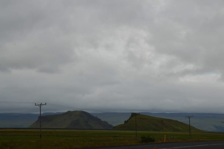 Pour la prochaine fois également, le mont à gauche de l'image sera à voir de plus près ! Il s'agit de Stora-Dimon, qui apparaît dans la Saga de Njáll le Brûlé. Quasiment la plus fameuse d'entre les sagas !