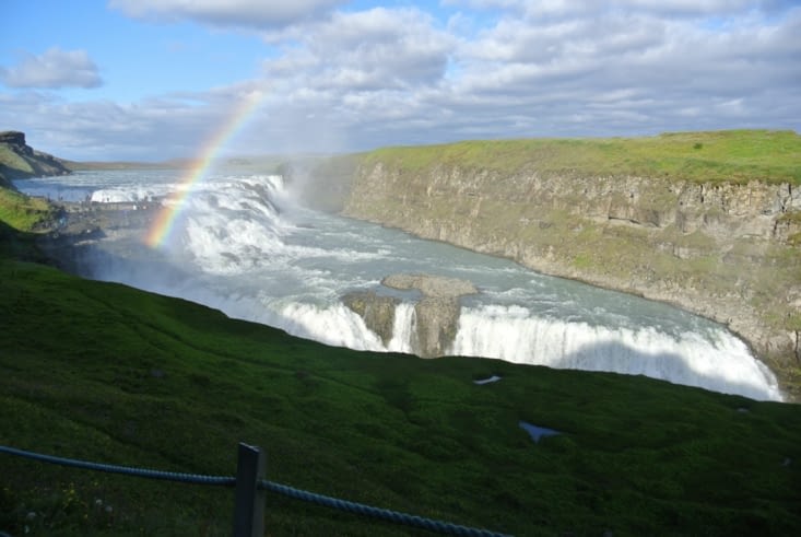 Vraiment une des plus belles cascade d'Islande ! Elle allie à la fois esthétisme et puissance, Gullfoss vaut vraiment le coup d'œil !