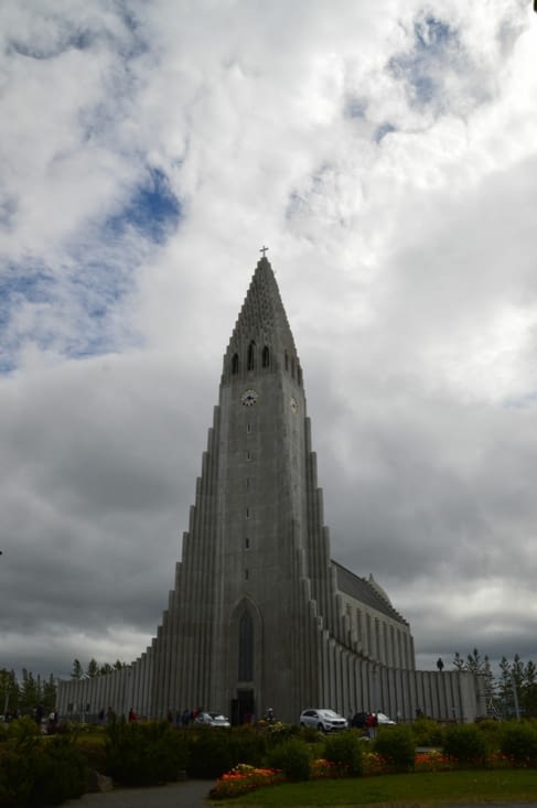 Hallgrimskirkja, le symbole de Reykjavik ! Construite entre 1945 et 1986, son architecture rappelle les nombreux orgues basaltiques de l'île