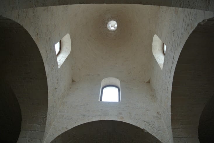 Le toit conique de Sant'Antonio vu de dessous/dedans