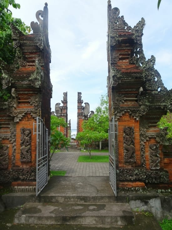 Le temple donnant sur l'océan