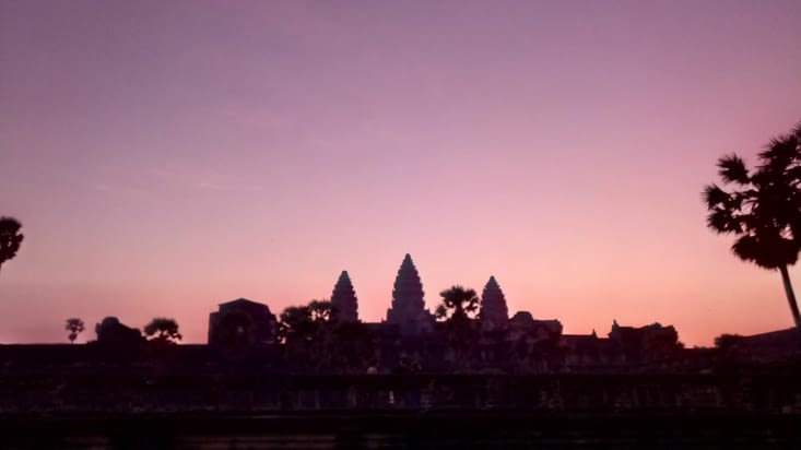 Lever du soleil sur le temple angkor wat