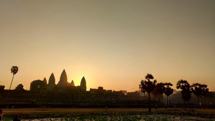Lever du soleil sur le temple angkor wat