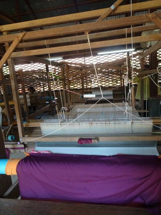 Tissage à la main de la soie