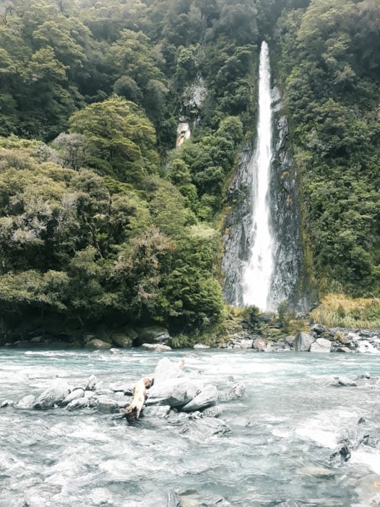 Petite cascade sur la route ! Un classique ici !!