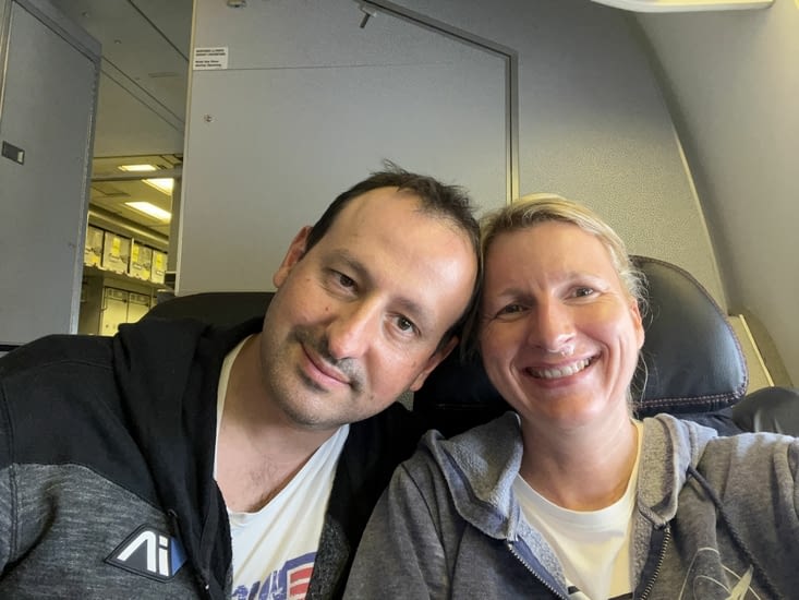 Trop heureux dans l’avion