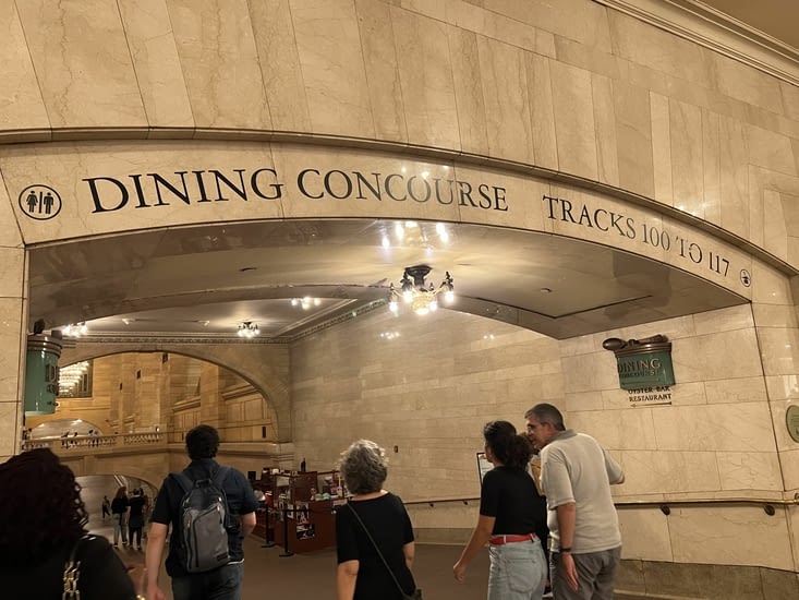 Pause déjeuner à 15h30 lol dans les sous sol de la gare centrale