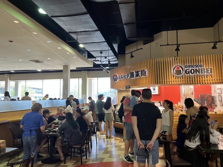 Direction un food court Japonais