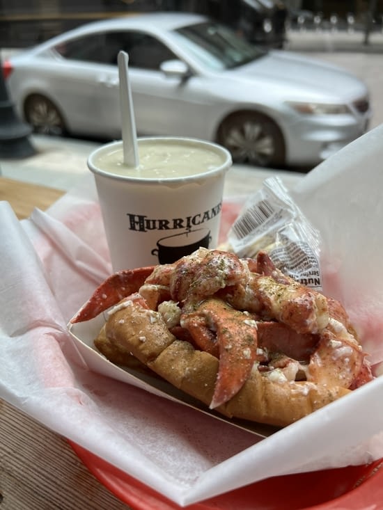 Déjeuner : enfin les fameux lobster roll et un claim showder