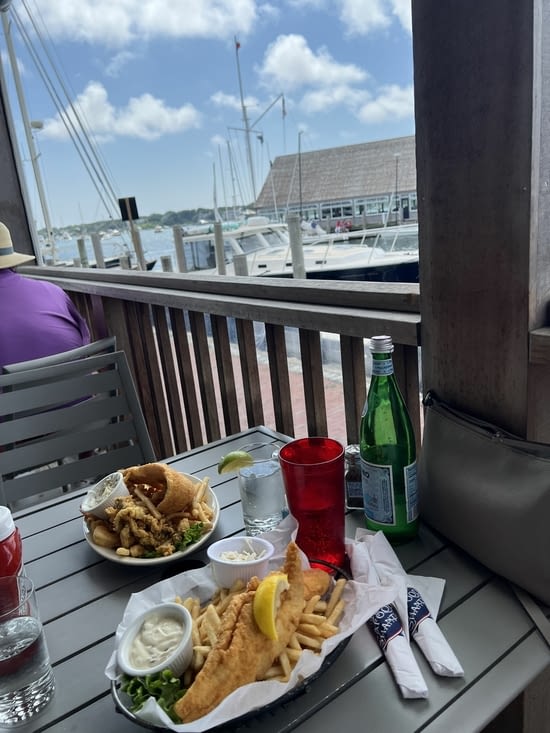 Pause déjeuner ; enfin les clams frits pour Marc, et un Fish&Chips pour moi
