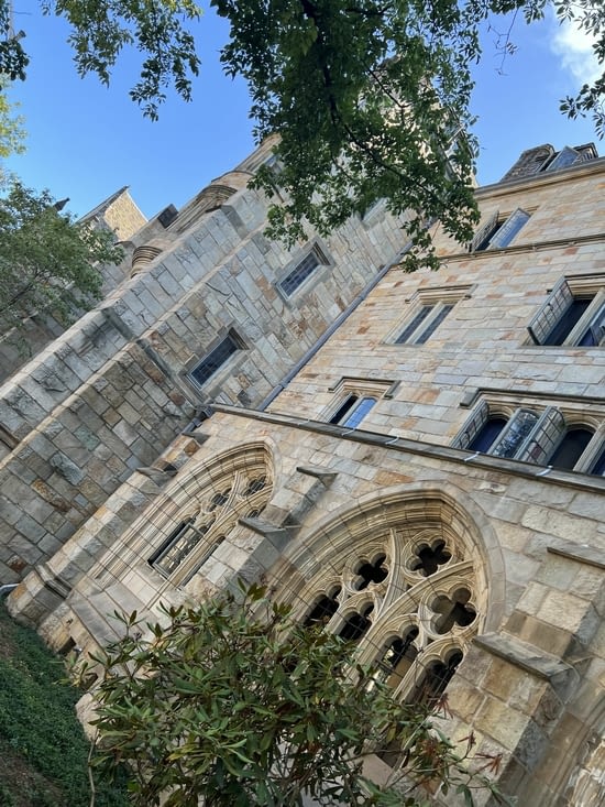 Les bâtiments sont impressionnants