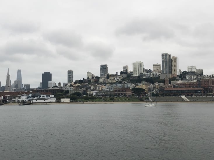 Vue sur la ville du bord de mer