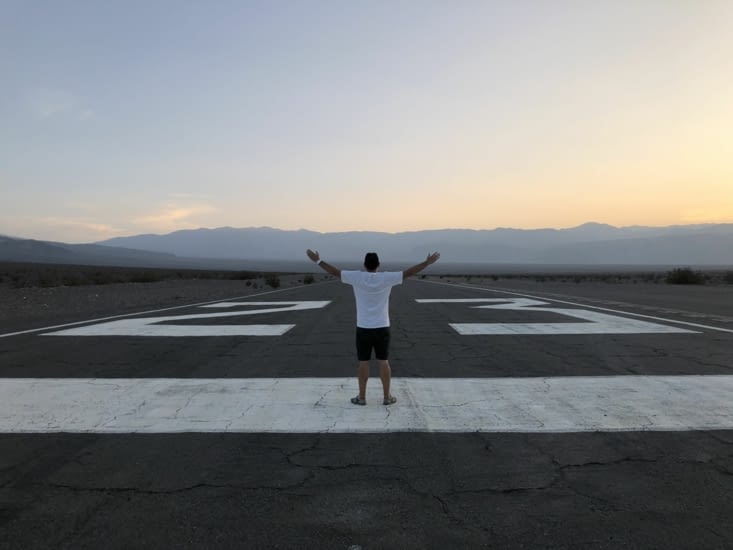 Aérodrome au milieu de nul part dans la Death Valley. tout petit mais une sensation énorme