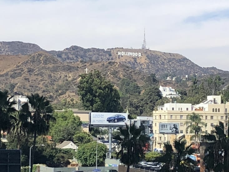 La fameuse enseigne sur la colline