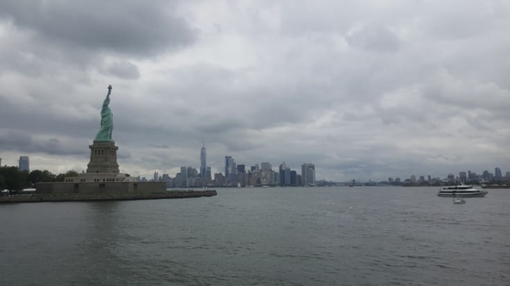 Très belle vue de Manhattan et de la Statue de la Liberté