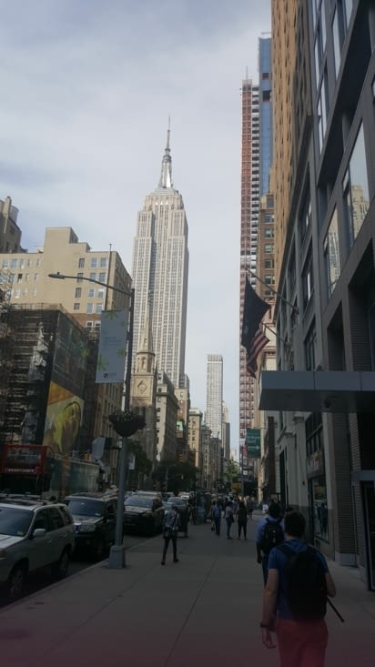 Empire State Building en remontant la 5ème Avenue