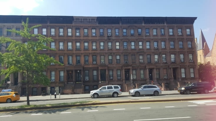 Les Brownstone datant du 19ème siècle, maisons en briques rouges typiques de Harlem