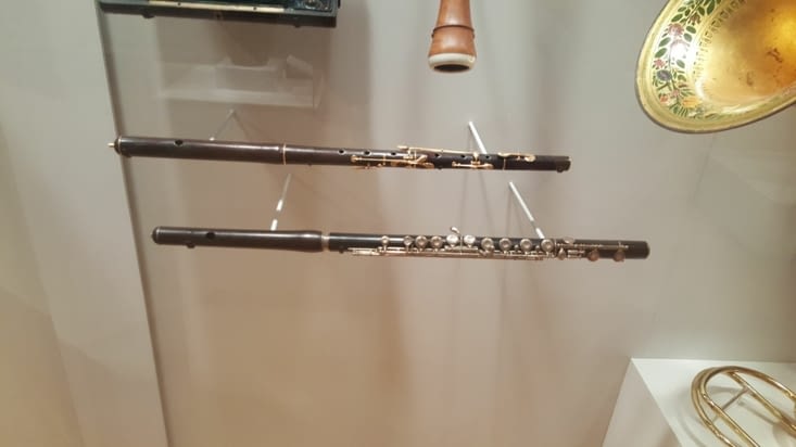 Flûte de Tulou et flûte de Boehm