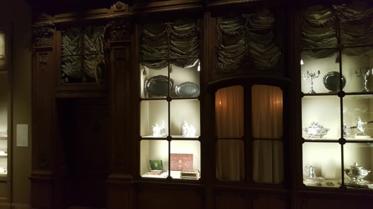 Devanture d'une boutique de l'île Saint Louis à Paris 18ème siècle