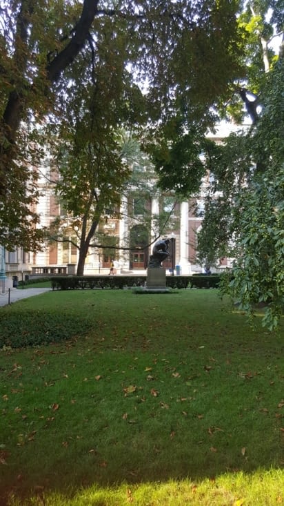 Le Penseur de Rodin dans les jardins