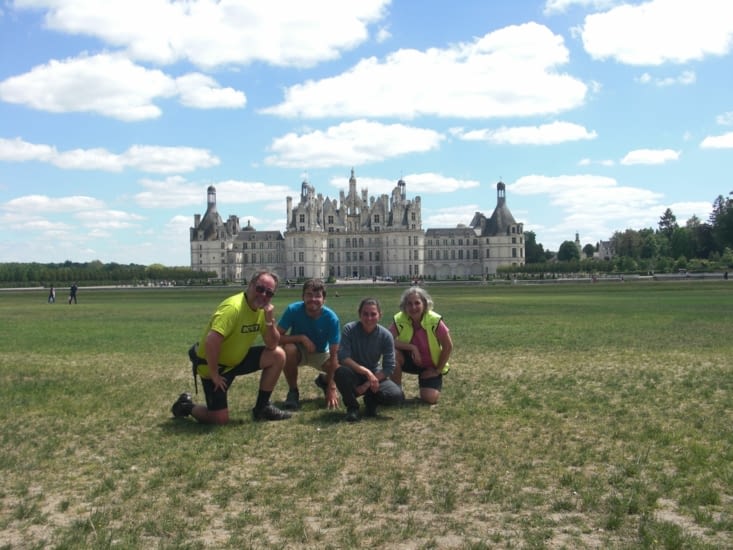 L'équipe devant le château de Chambord