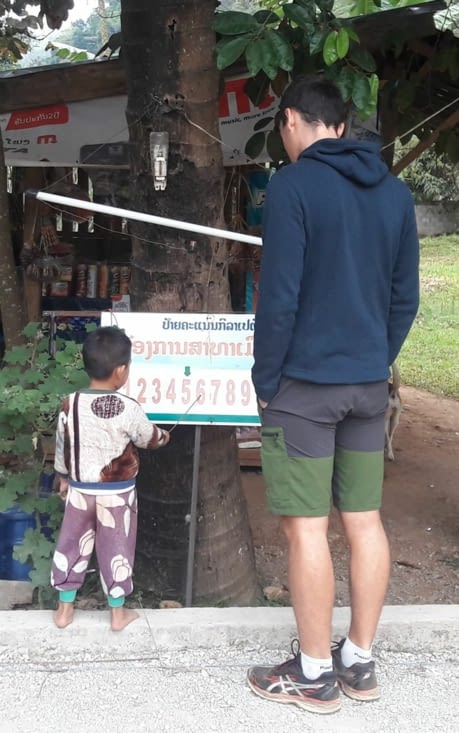 Apprentissage des chiffres en Laotien pour Clément
