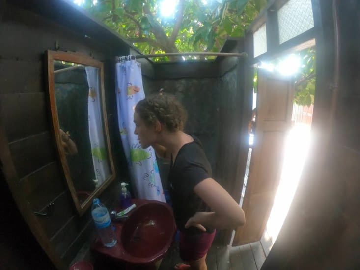 Y compris pour le brossage de dent... (meme dans une sdb sans toit)