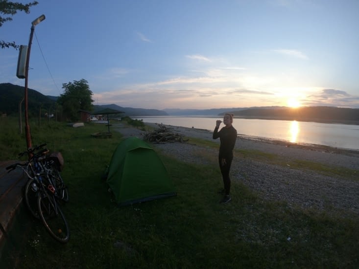 Le voilà notre camping improvisé au bord du Danube