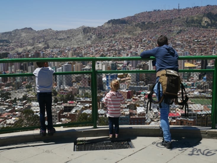 Les trois mousquetaires en train de regarder la vue...